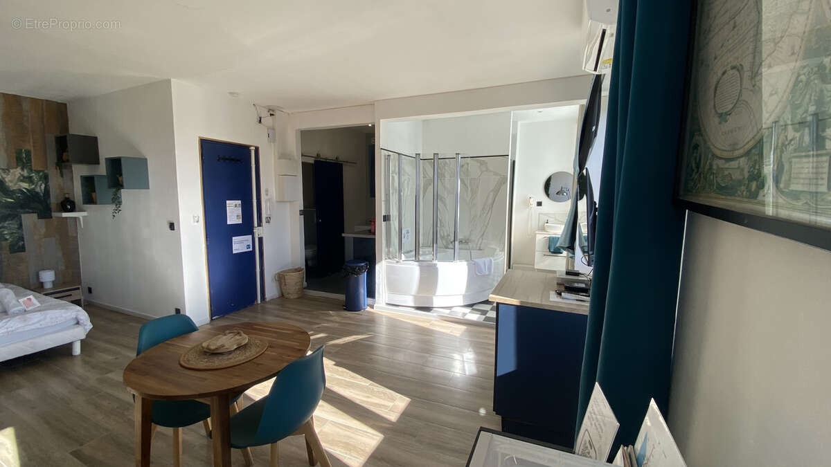 Appartement à MARSEILLE-1E