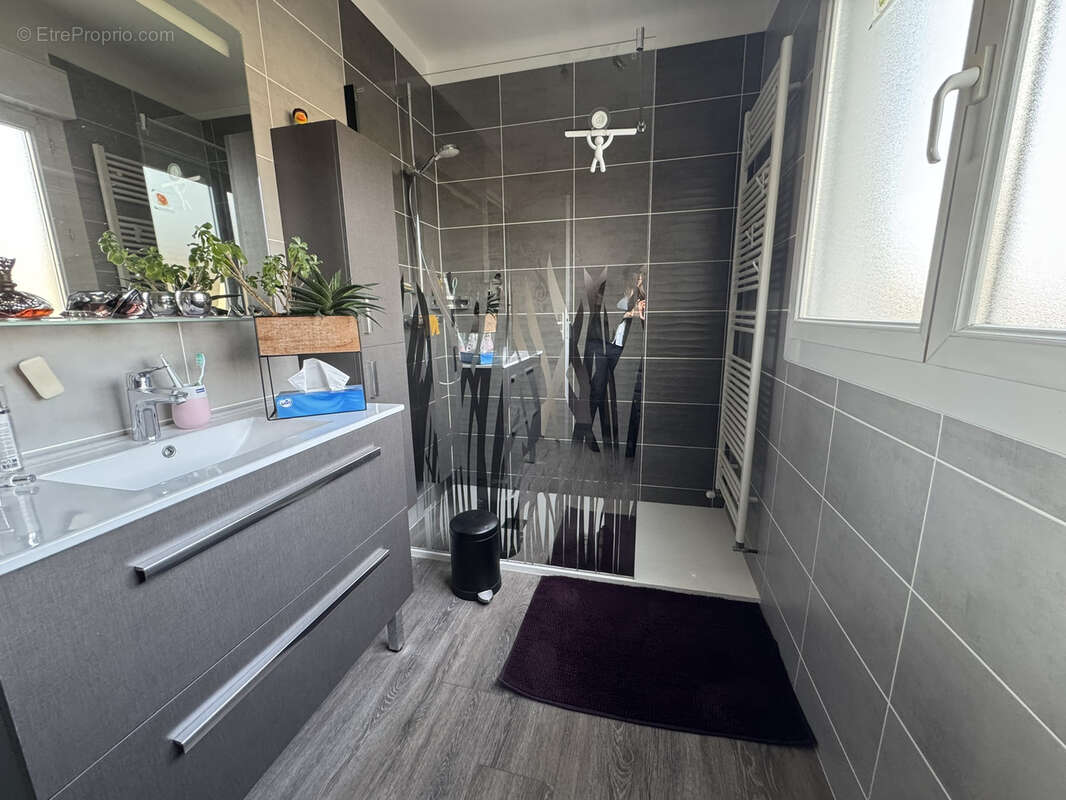 Maison à ONET-LE-CHATEAU