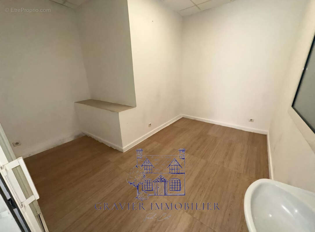 Commerce à LA SEYNE-SUR-MER