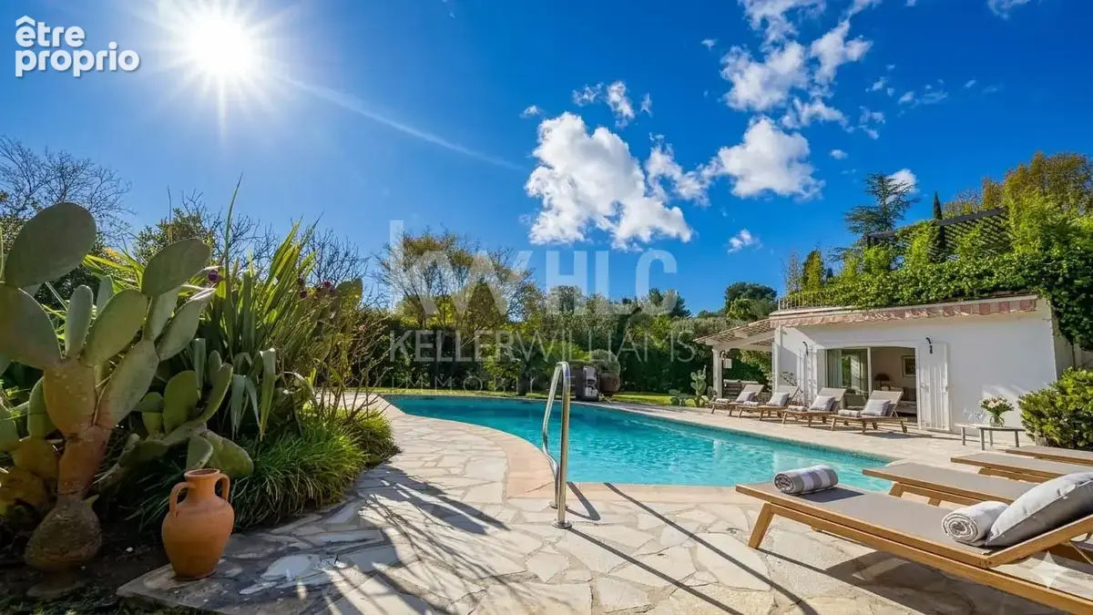Maison 8 pièces 215 m² à vendre à Roquefort-Les-Pins (06330) - photo 2