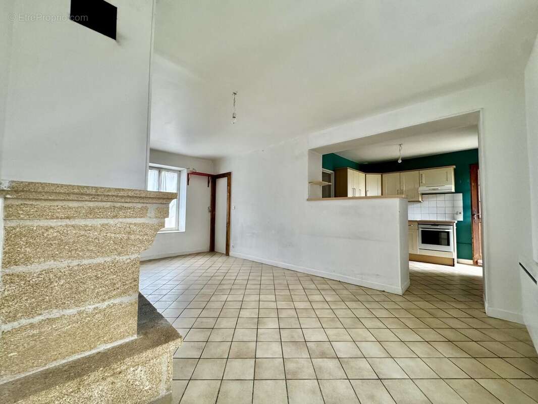 Maison à THIERS-SUR-THEVE