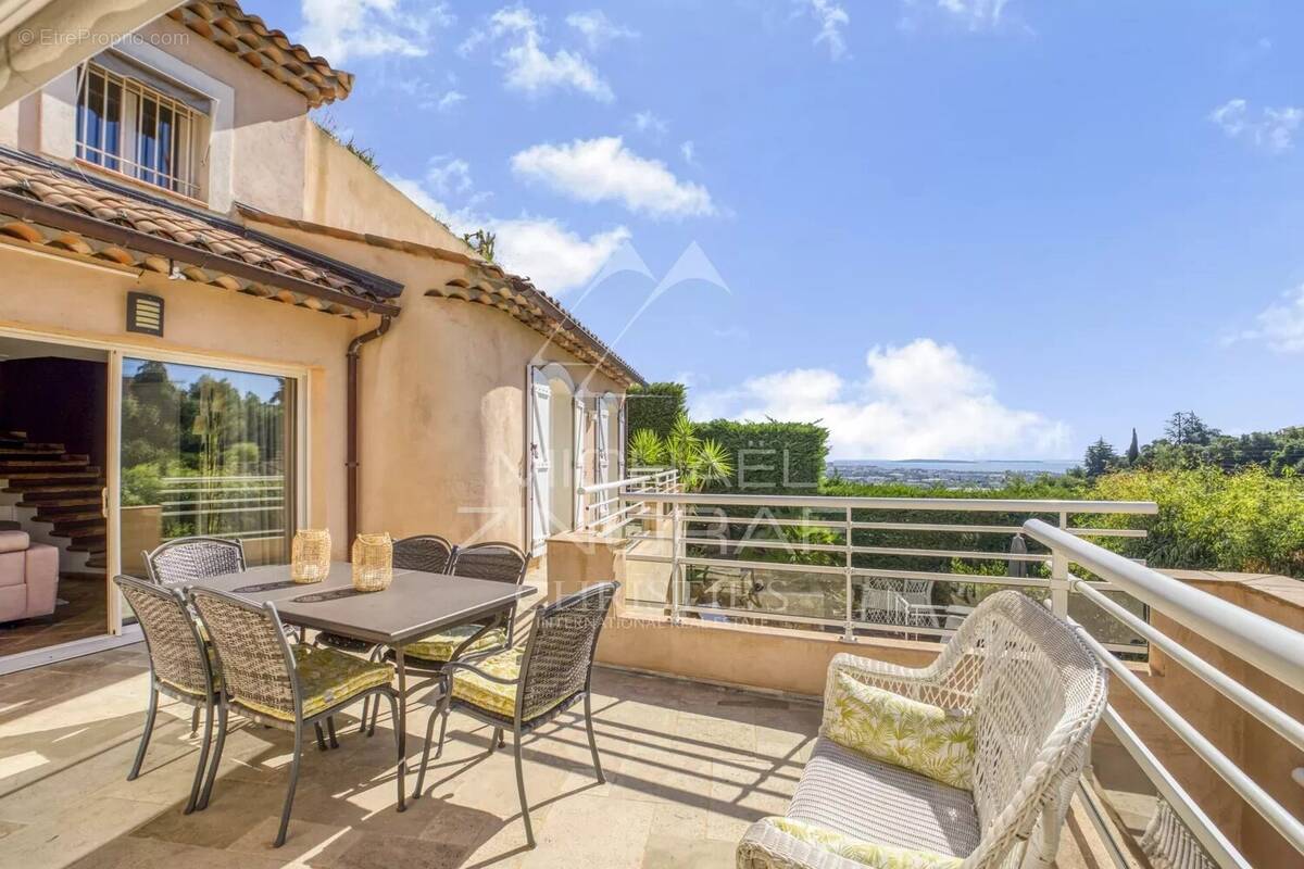 Maison à MANDELIEU-LA-NAPOULE