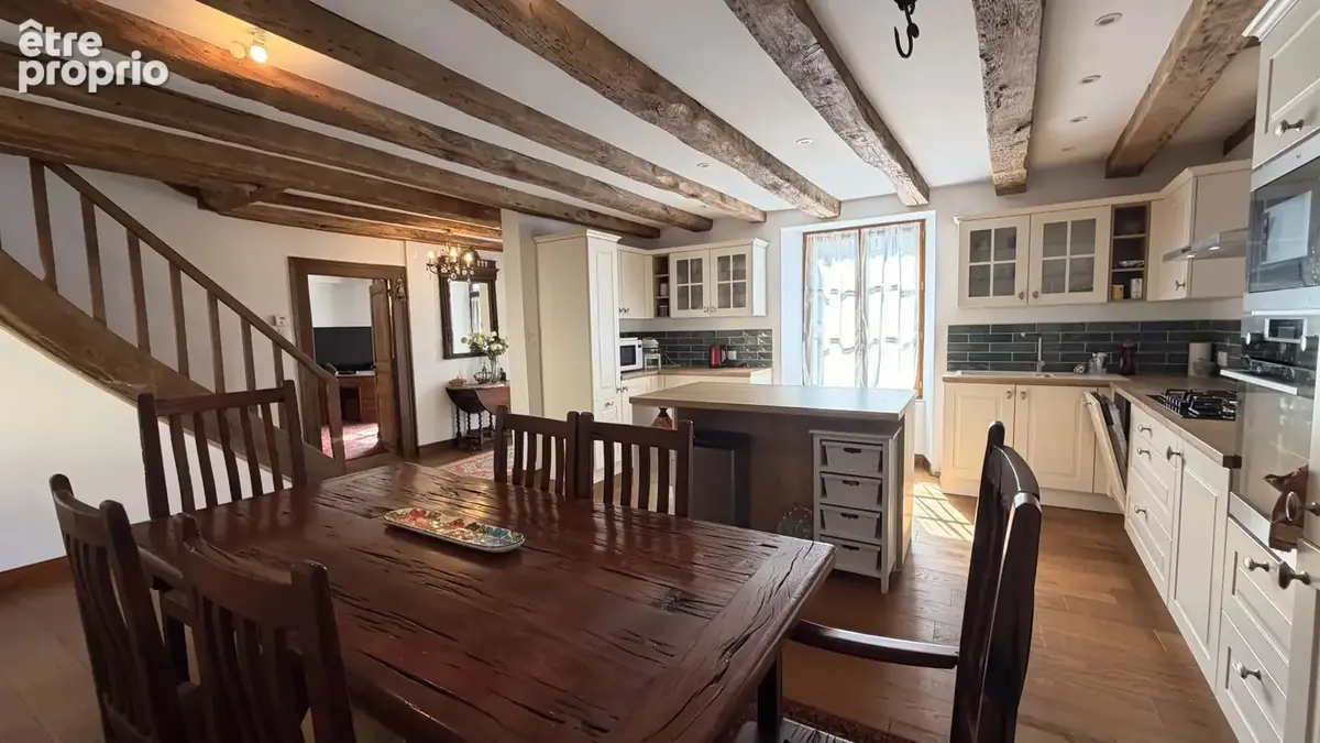 Maison renovée au centre ville de Montmorillon - photo 4