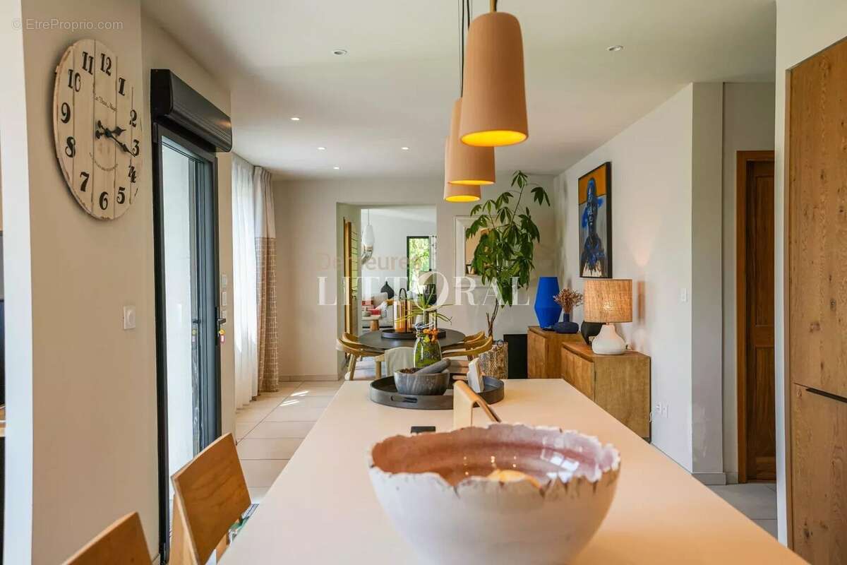 Propriété rénovée atypique dans un environnement paisible - photo 8