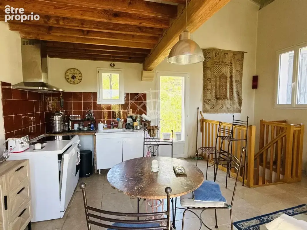 Fontaine-de-Vaucluse, maison atypique de 65 m² avec vue imprenable sur le château et les Monts de Vaucluse - photo 12