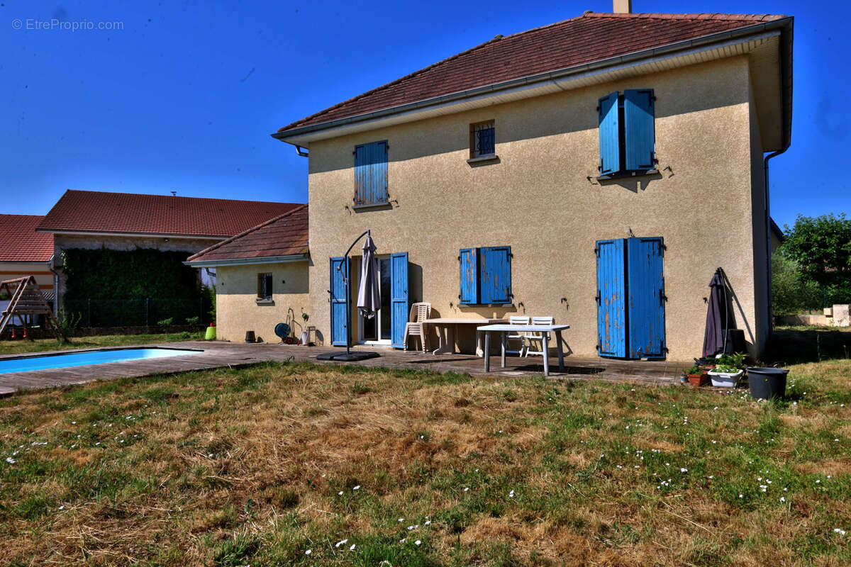 Maison Type 6 - 121,14 m2 habitables - Terrain 923 m2 - Garage - Piscine - photo 2