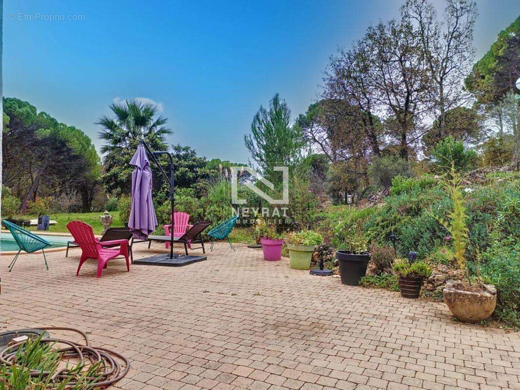 URGENT - A FAYENCE Villa sur terrain d'1 ha environ - Piscine - photo 2