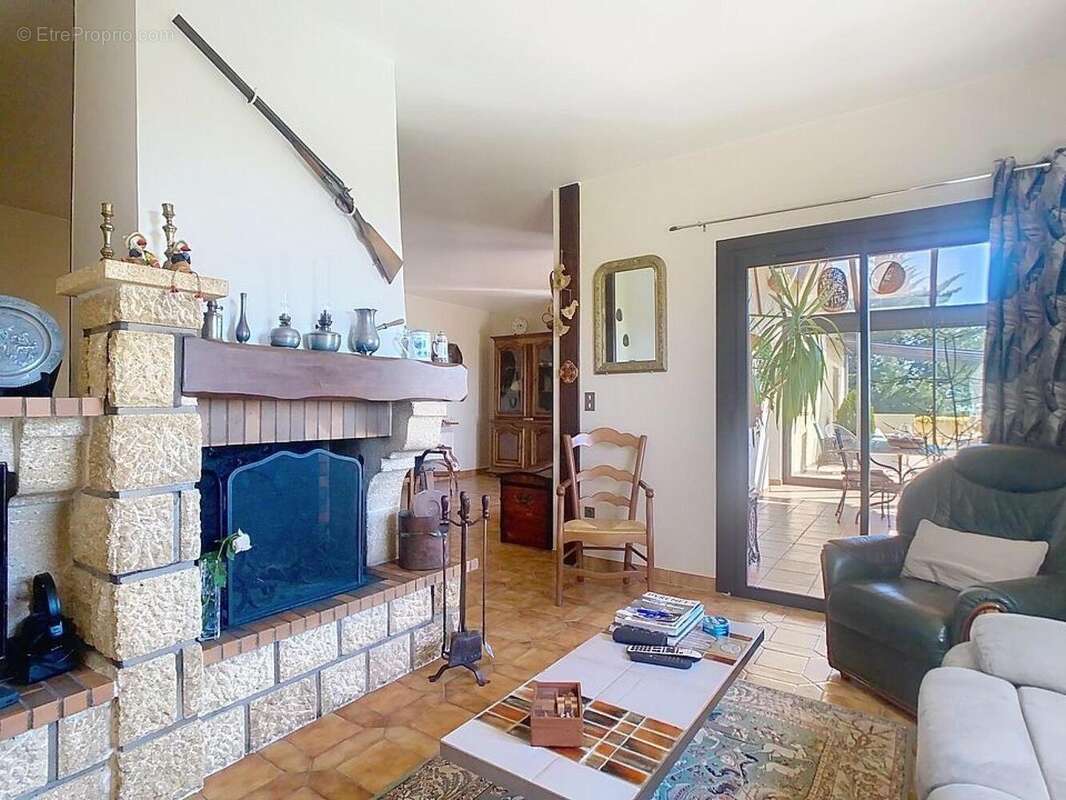 Maison 218 m² à Castelnau-Barbarens  - photo 8