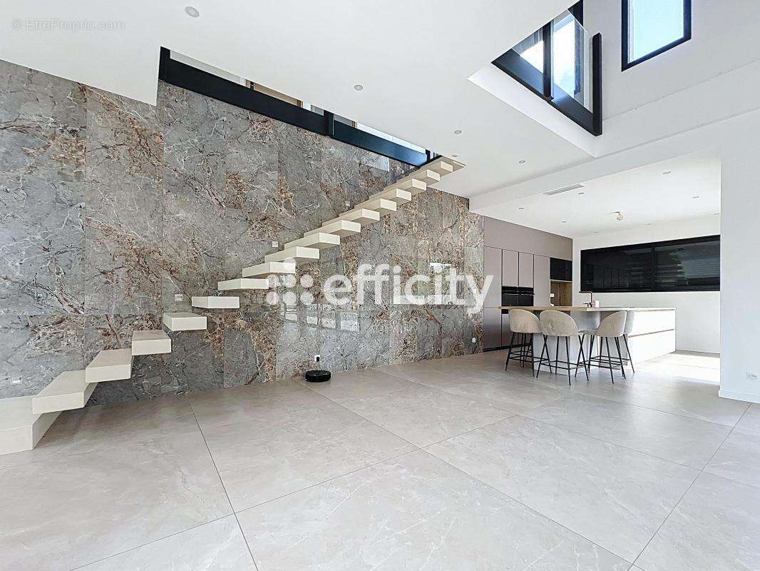 Maison 285 m² à Saint-Cyr-Sur-Loire  - photo 12