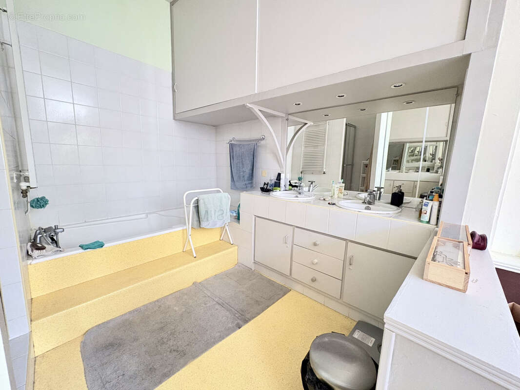 Elégant appartement de 155 m2 quartier Halles Centrales - photo 10