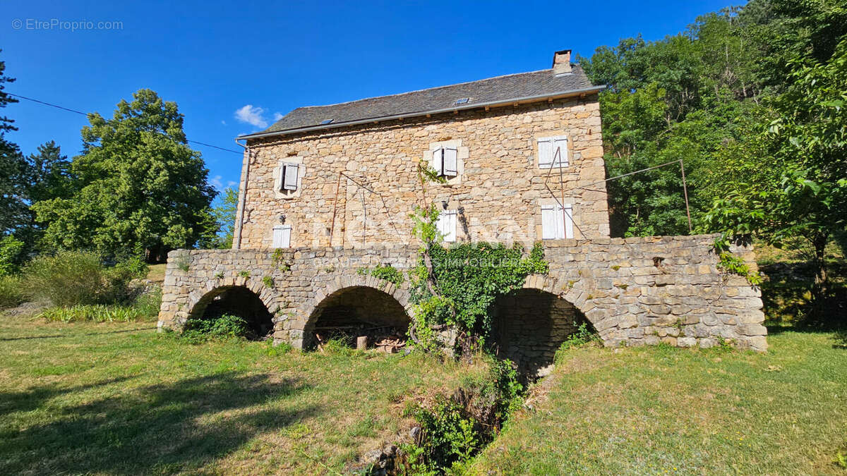 Maison à SAINTE-ENIMIE