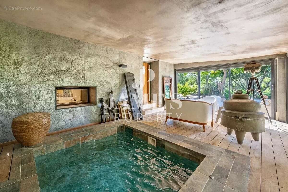 Maison 350 m² à Saint-Remy-De-Provence  - photo 9