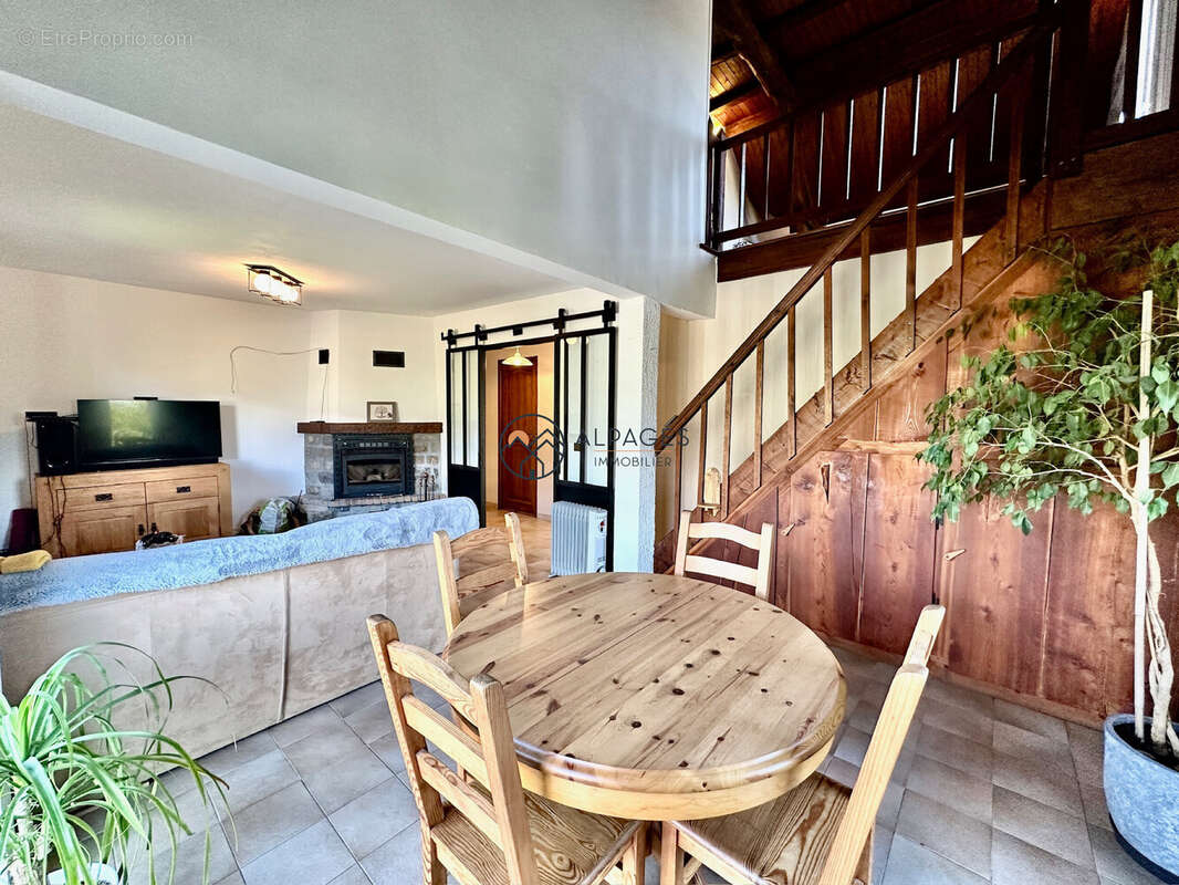 Salle à manger - Maison à SAINT-ANDRE-D&#039;EMBRUN