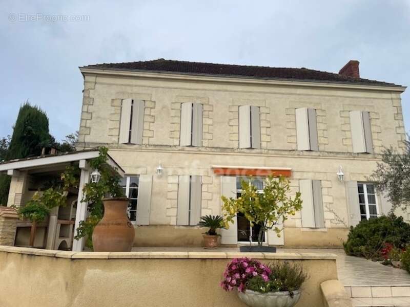 Maison de 223m2 - 3 chambres - piscine - dépendances à BEAUPUY (47) - photo 10