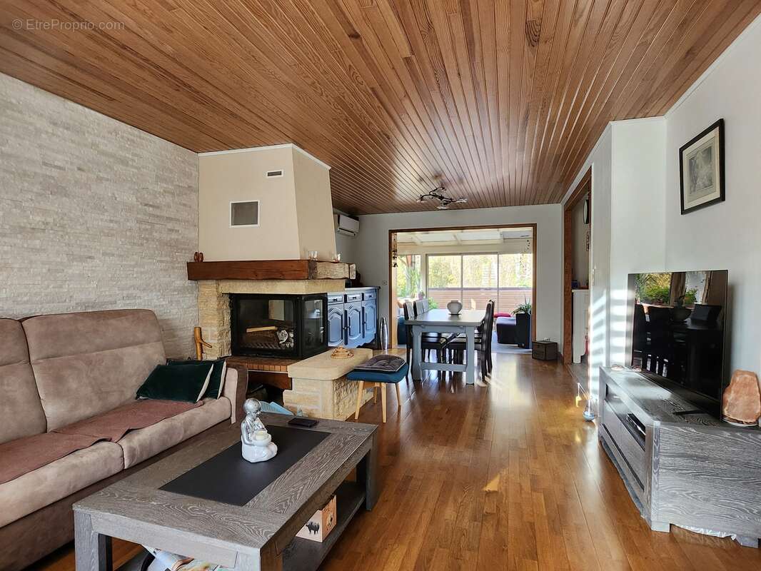 Maison à CONDAT-SUR-VIENNE