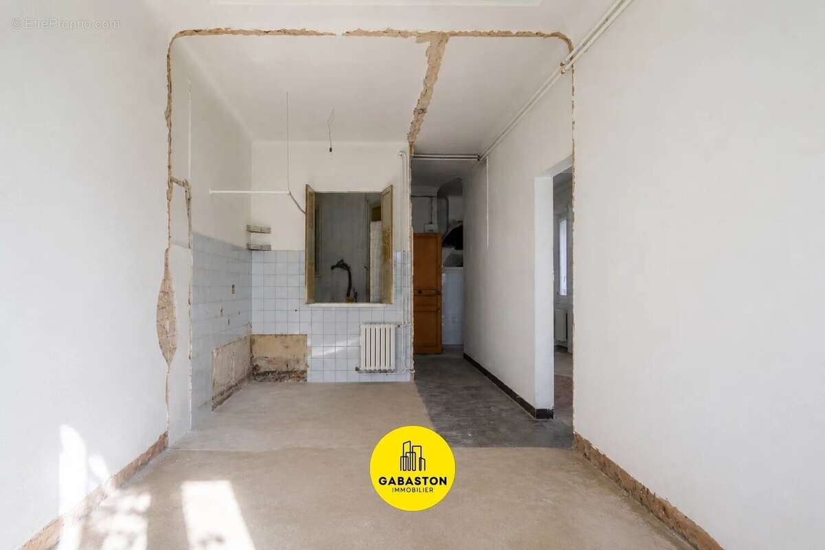Appartement 68 m² à Marseille-7e  - photo 8