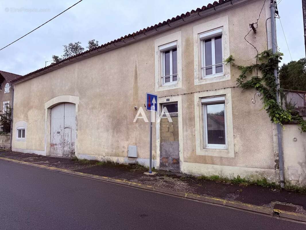 Maison à MAGNAC-SUR-TOUVRE