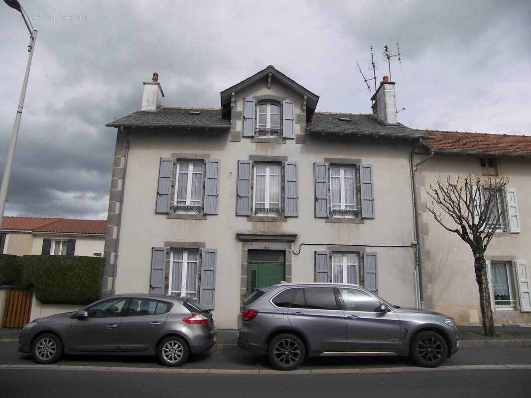Maison à ARPAJON-SUR-CERE