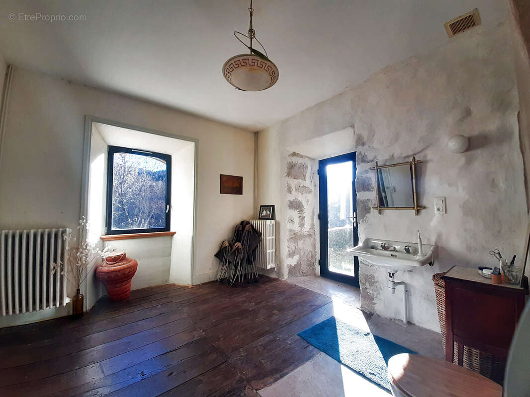 Maison à MARCOLS-LES-EAUX