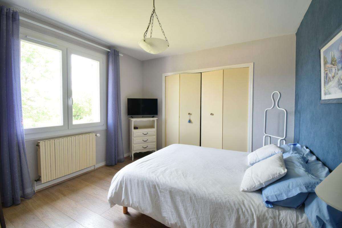 *** exclusivite *** maison familiale avec piscine jardin et double garage  *** st-georges-sur-allier 63800 *** - photo 10