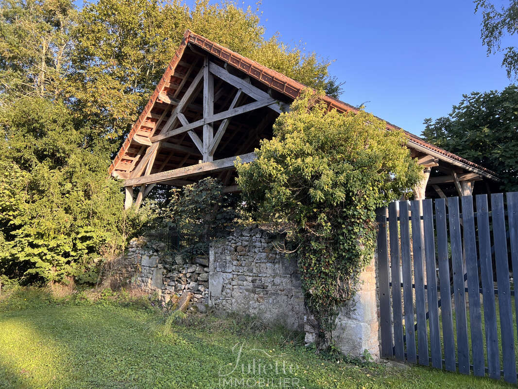 Maison à COMBRONDE