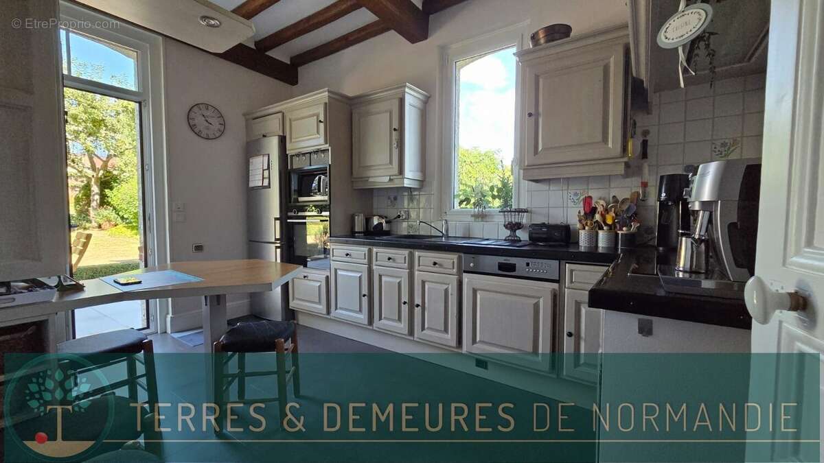 Maison de caractère de 130 M² dans un bourg tous commerces à 15 mns de Dieppe en Normandie et chalet bois annexe aménagé en stud - photo 5