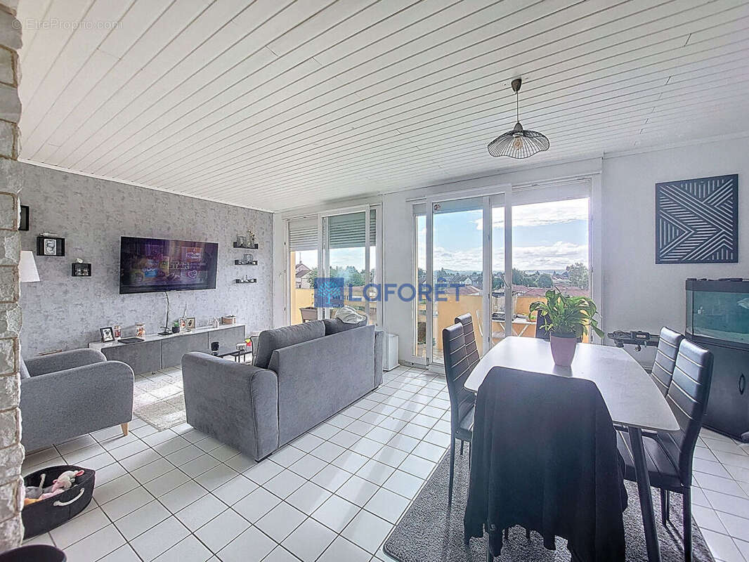 Appartement à CHAUNY