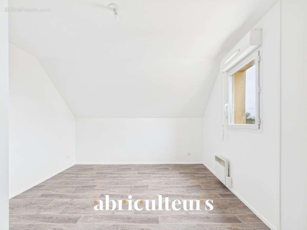 Appartement à SURVILLIERS