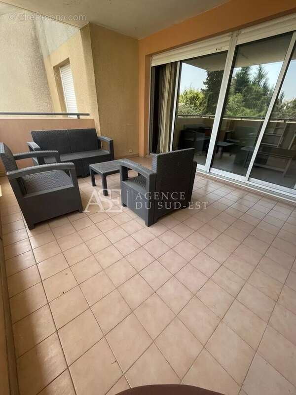 type 2 avec  terrasse  et parking - photo 2