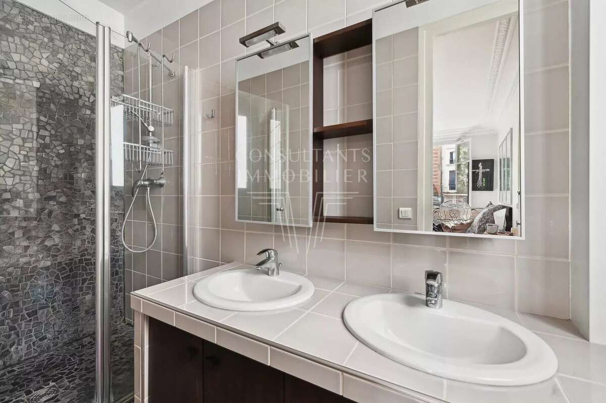 Appartement à PARIS-16E