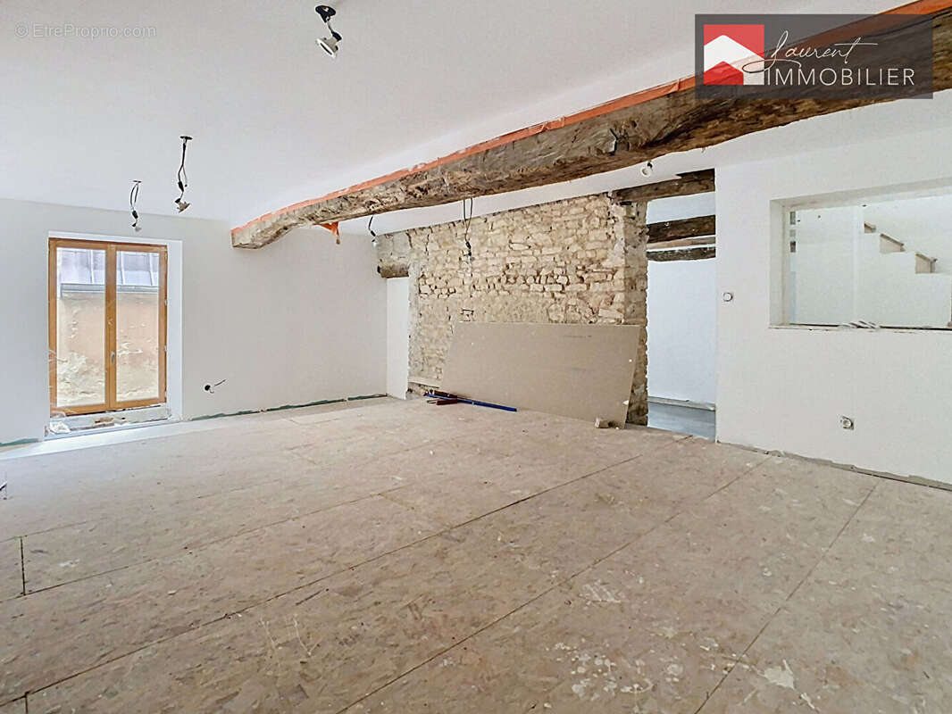 Maison de ville en pierre, 3 niveaux, 172 m² - 71260 LUGNY - photo 5
