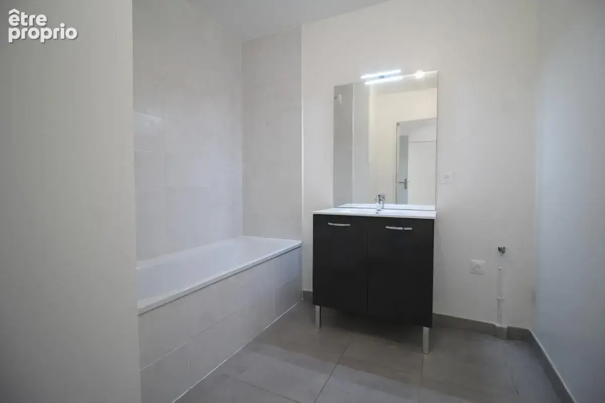 ROBION (84440) – Rare à la vente : Maison de plain-pied avec jardin, terrasse et 2 parkings au cœur du Luberon - 235.000 € - photo 10