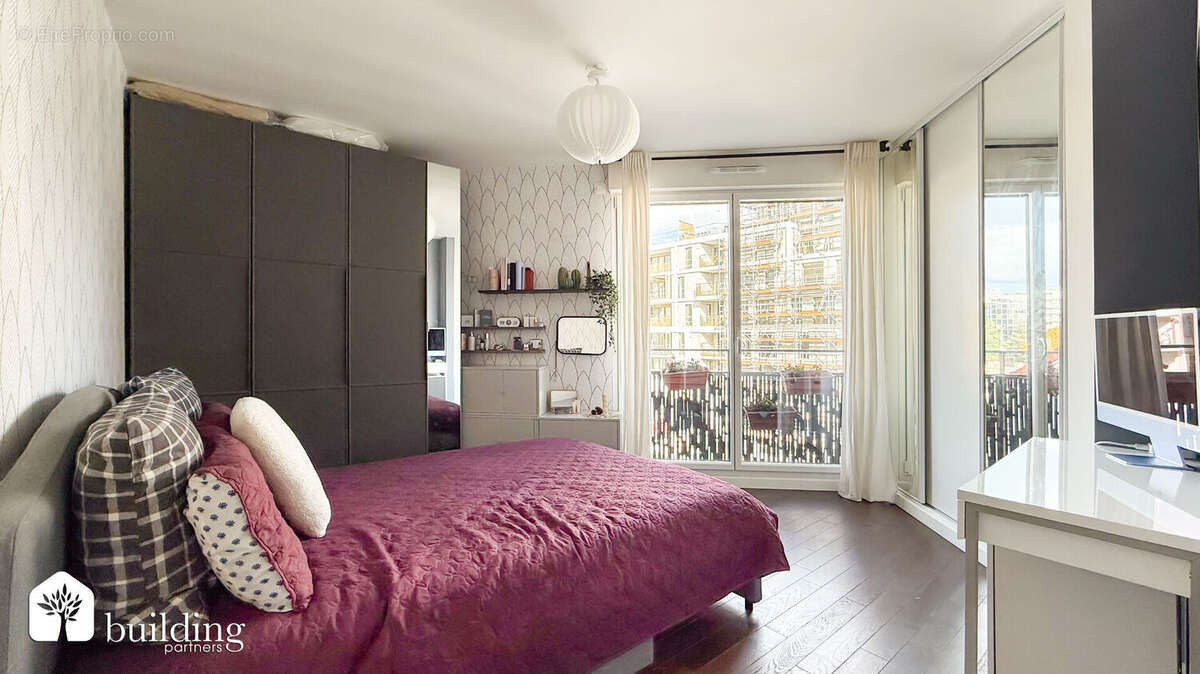 Appartement à COURBEVOIE