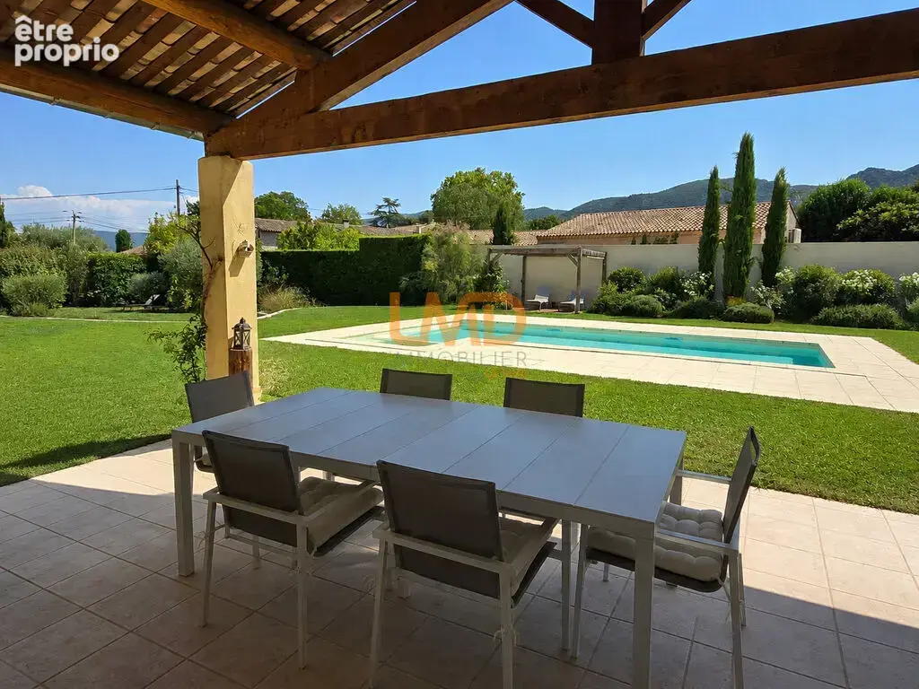 Belle propriété familiale avec piscine et vue sur le Luberon - photo 2