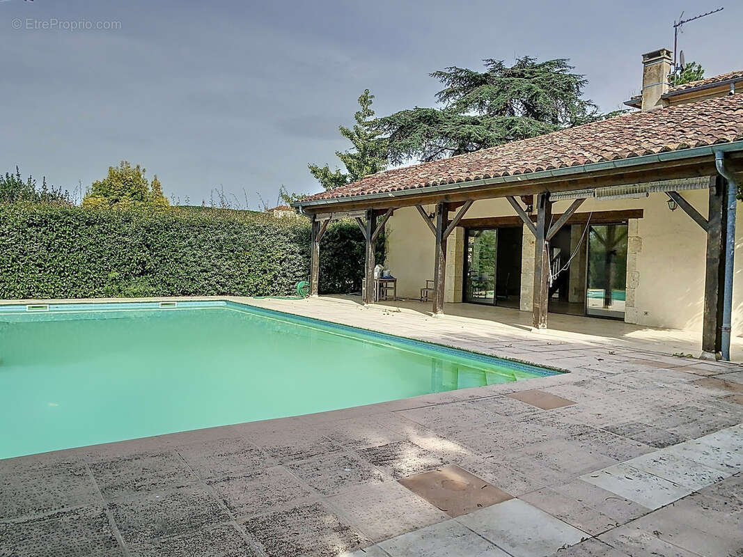 Maison à CASTERA-VERDUZAN