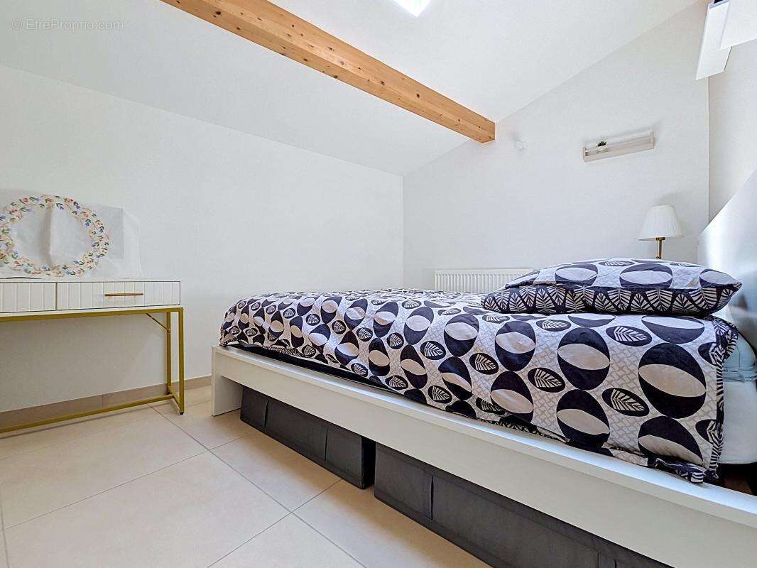 Appartement - Duplex - 2 Chambres - Cave - Place de parking privative en sus - Proche commodités - photo 10