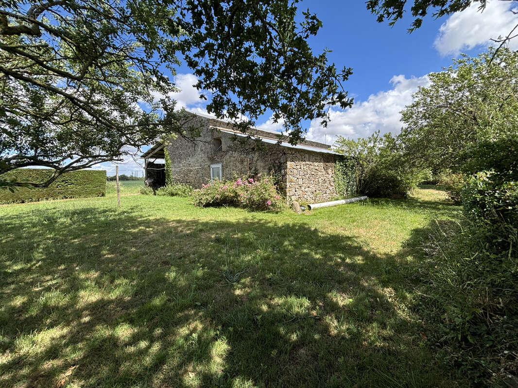 Maison à LES LANDES-GENUSSON