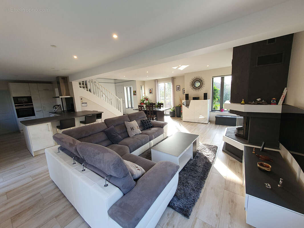 Maison à BAZOCHES-SUR-GUYONNE