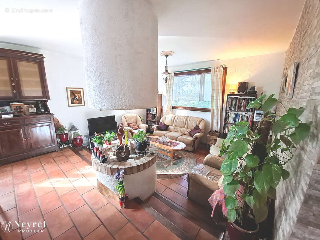Maison individuelle de plain pied de 107m2, 4 chambres, 62m2 de garage, terrain de 1886 m2 - photo 4