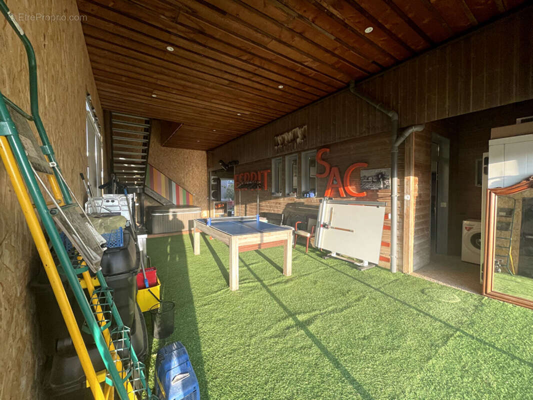 Autre à TREMBLAY-LES-VILLAGES