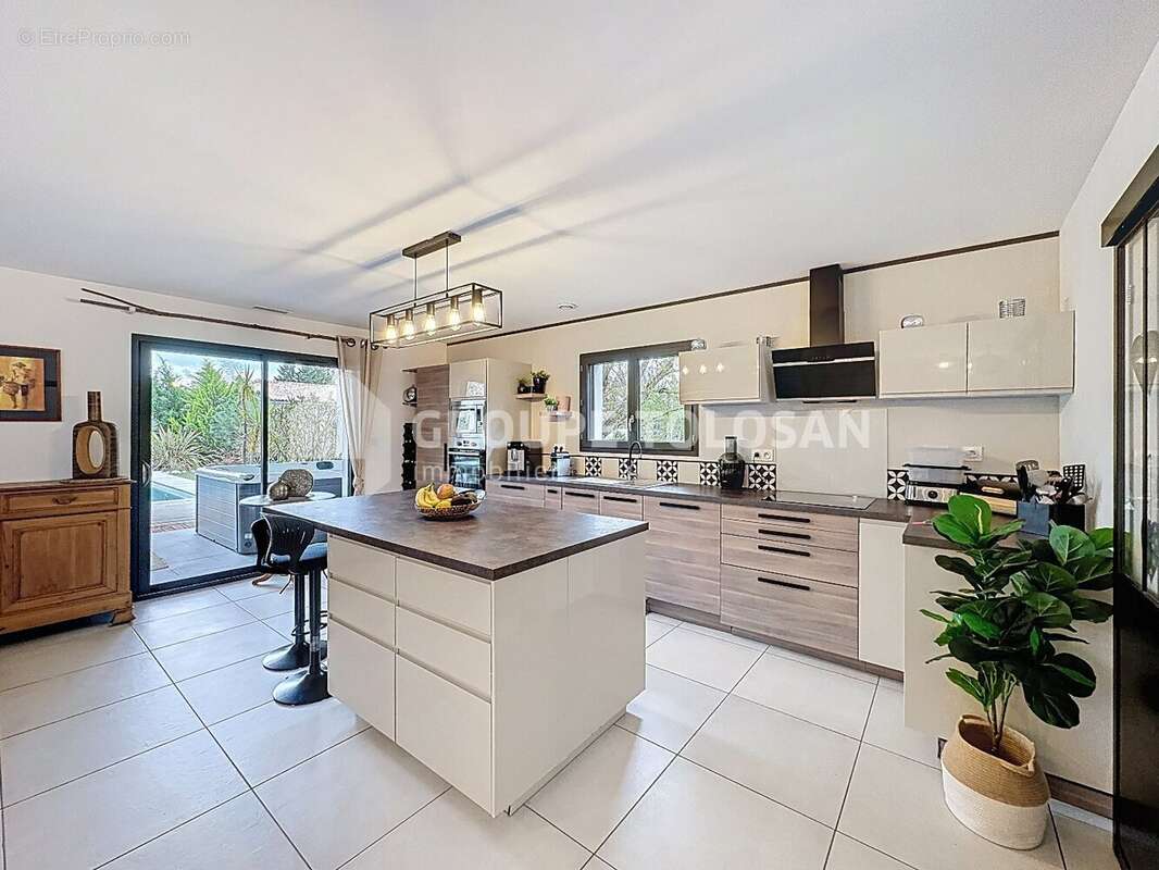 Maison à SAINT-ETIENNE-DE-TULMONT