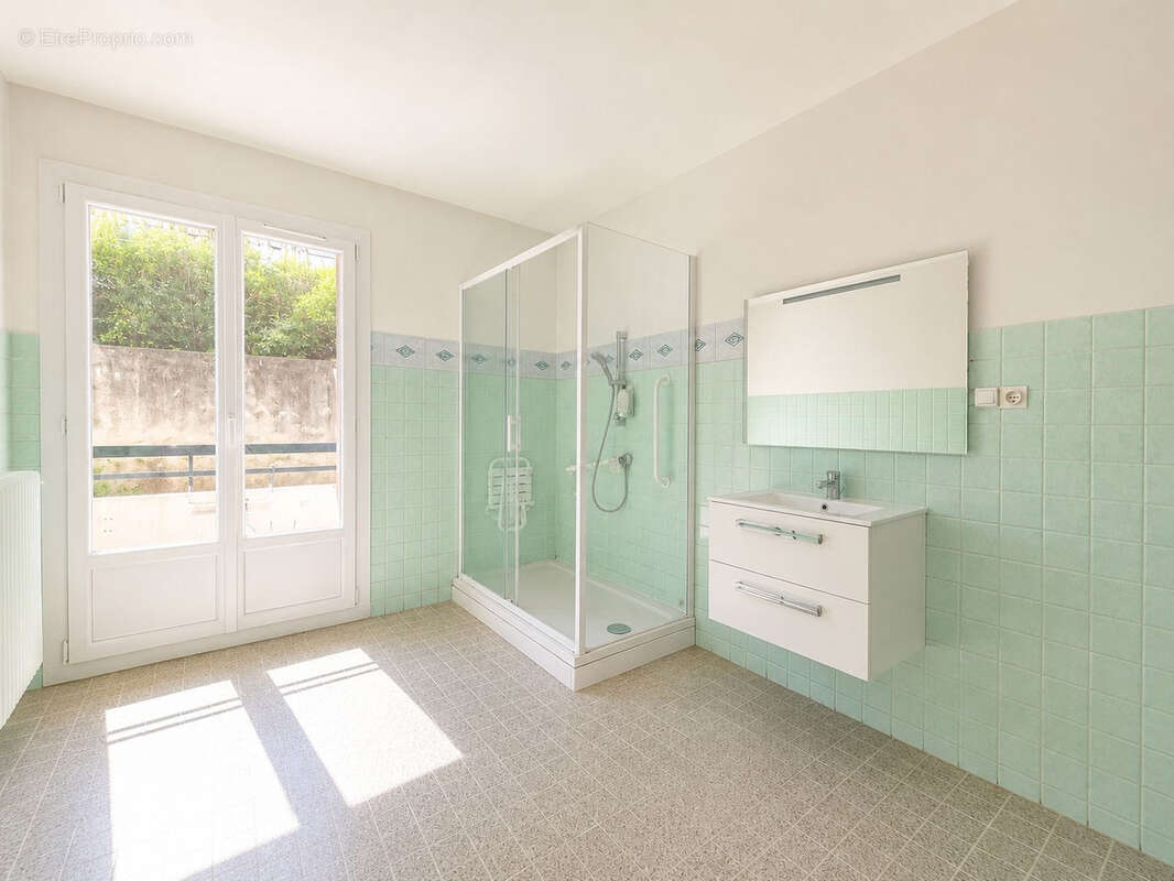 Appartement à MARSEILLE-5E