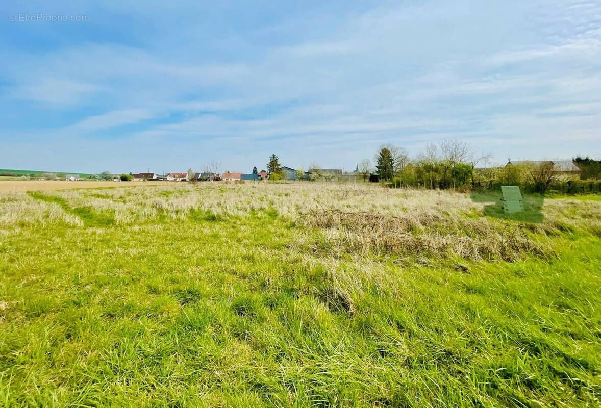Terrain à DOMPIERRE