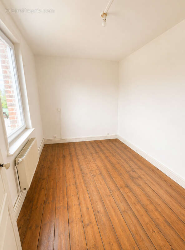 Maison lumineuse de 126 m2 avec 4 chambres et garage à La Sentinelle - photo 6
