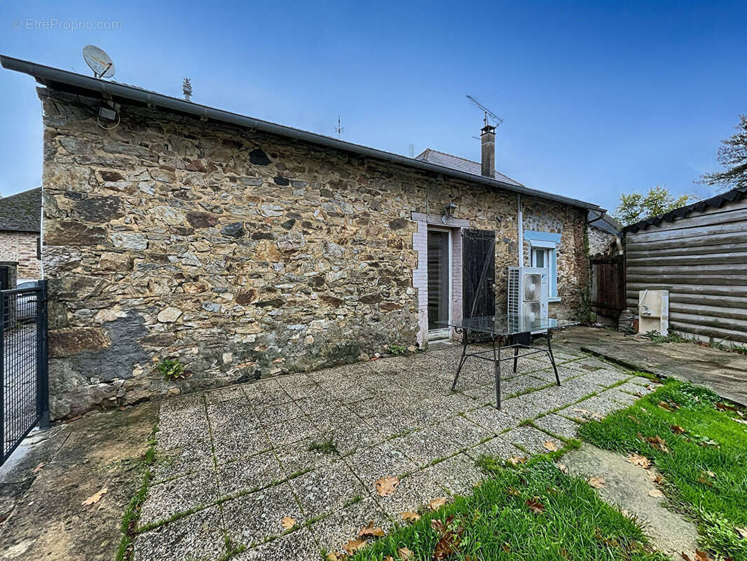 Maison à MAGNAC-BOURG