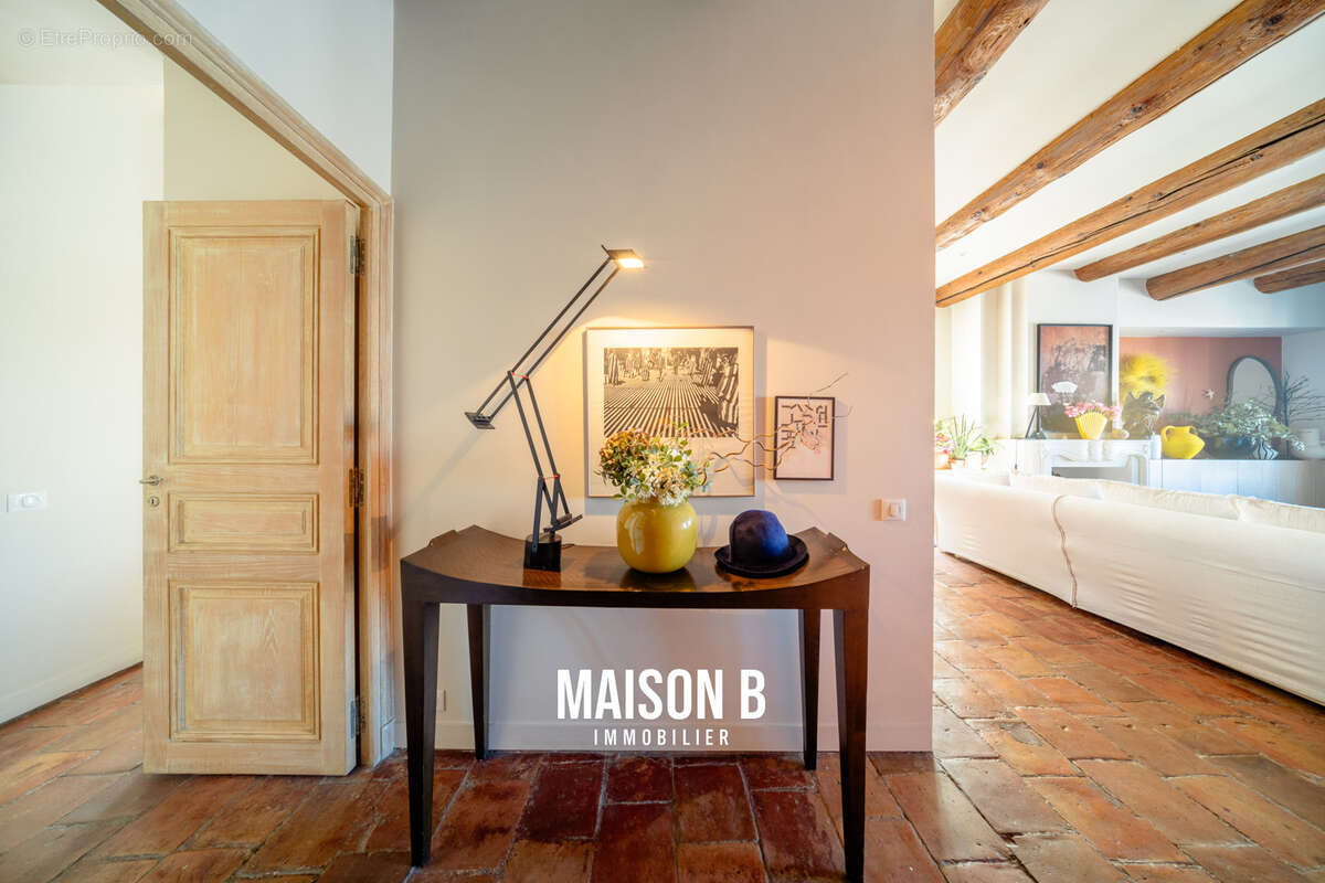 Appartement à MARSEILLE-1E