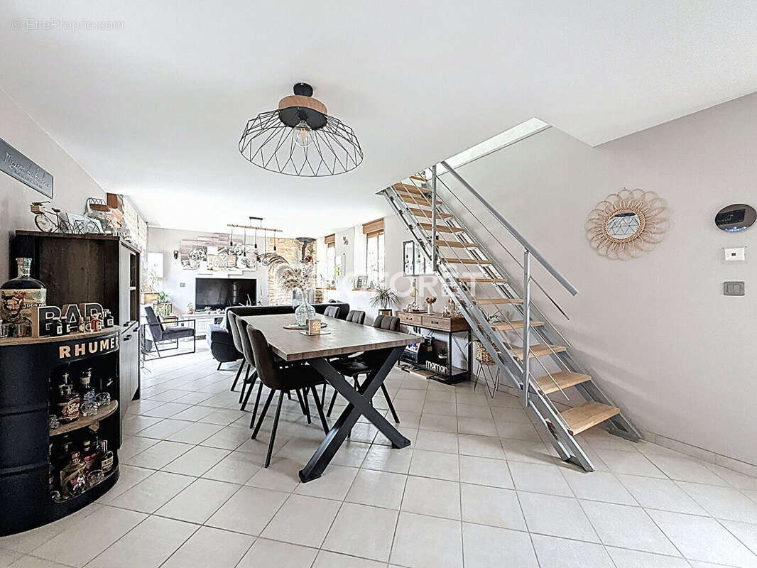 Maison à LA CROIX-SAINT-LEUFROY