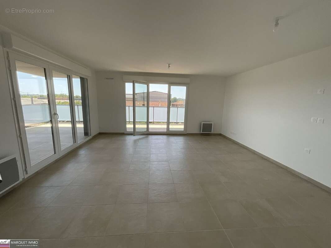 APT T3 offrant 68 m² avec terrasse 29 m² et parking au 3° étage avec ascenseur... - photo 9