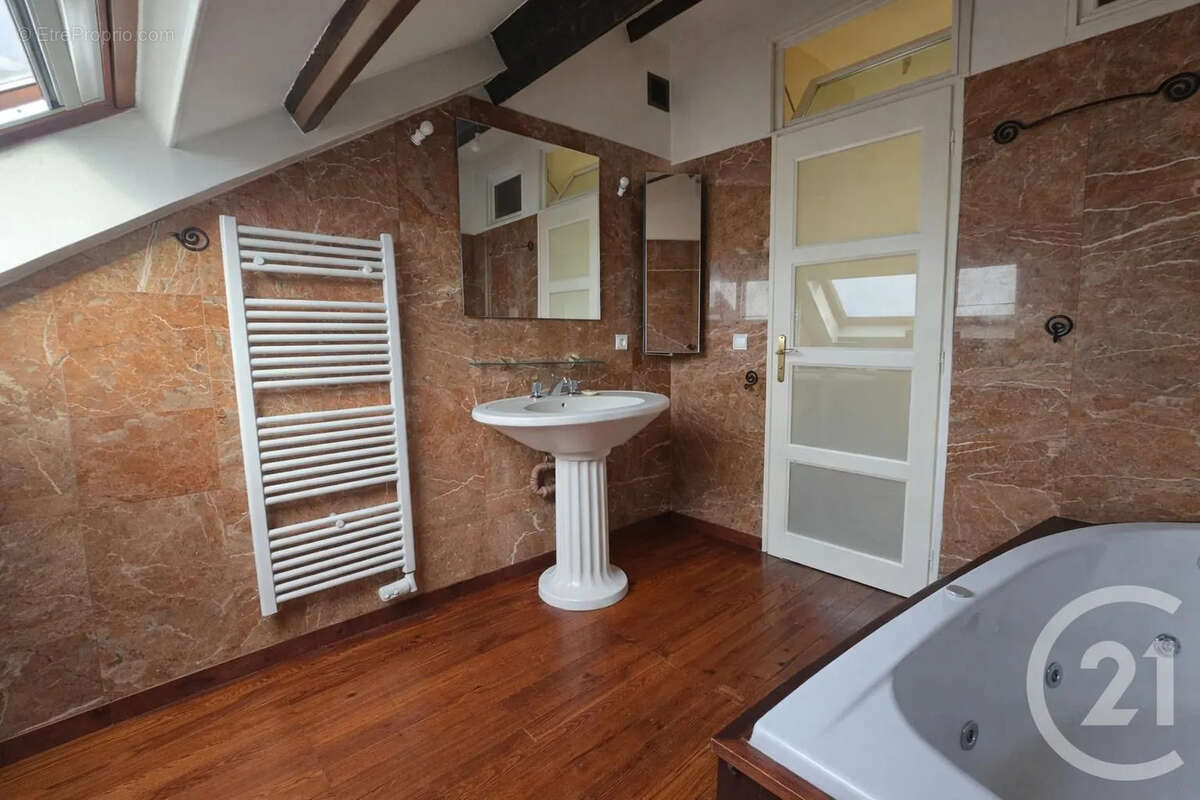 Maison à CHENNEVIERES-SUR-MARNE