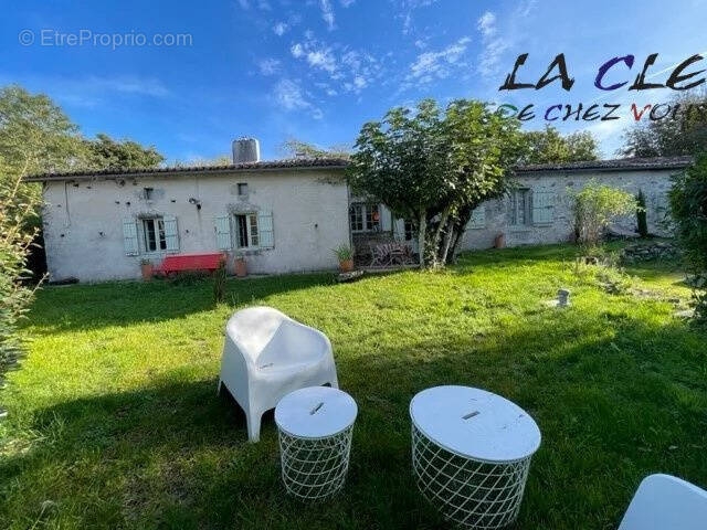 Maison à LA BOISSIERE-EN-GATINE